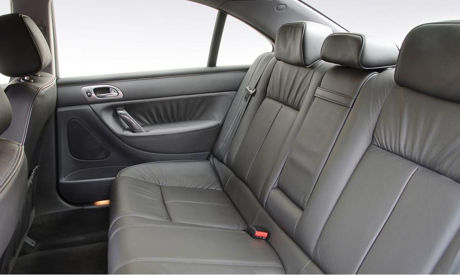  Peugeot 607 2004 года  (фото 8 из 26)